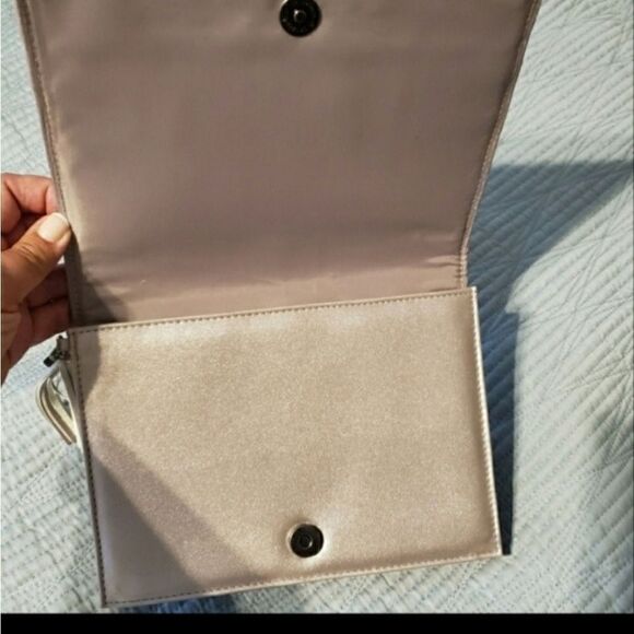 NEIMAN MARCUS CHAMPAGNE PINK SHIMMER QUILTED VEGAN CLUTCH STRAPLESS PURSE - Picture 2 of 5